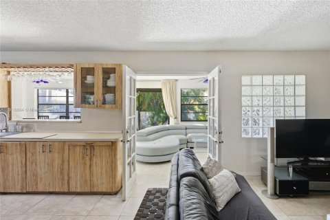 Villa ou maison à vendre à Sunny Isles Beach, Floride: 3 chambres, 162.39 m2 № 1972087 - photo 17