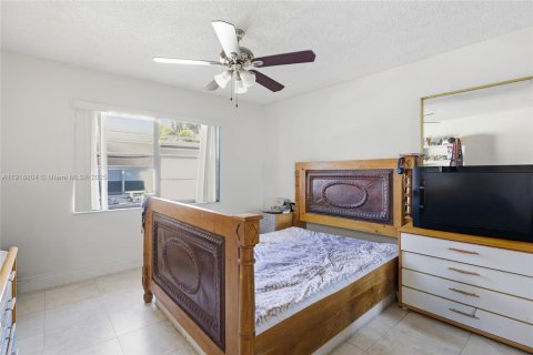 Villa ou maison à vendre à Sunny Isles Beach, Floride: 3 chambres, 162.39 m2 № 1972087 - photo 25