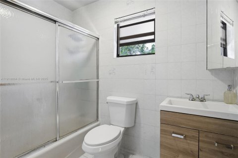 Villa ou maison à vendre à Sunny Isles Beach, Floride: 3 chambres, 162.39 m2 № 1972087 - photo 27