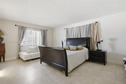 Villa ou maison à vendre à Sunny Isles Beach, Floride: 3 chambres, 162.39 m2 № 1972087 - photo 20