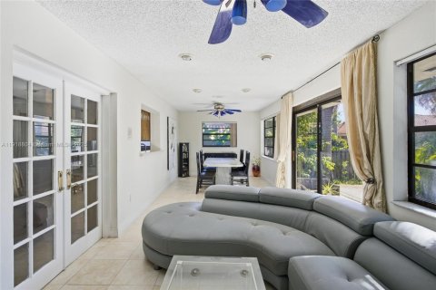 Villa ou maison à vendre à Sunny Isles Beach, Floride: 3 chambres, 162.39 m2 № 1972087 - photo 18