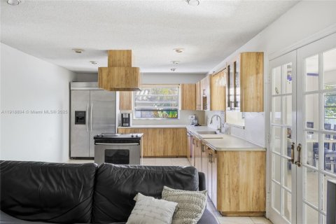 Villa ou maison à vendre à Sunny Isles Beach, Floride: 3 chambres, 162.39 m2 № 1972087 - photo 12