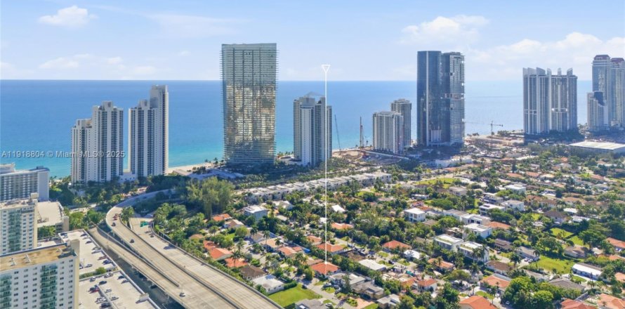 Villa ou maison à Sunny Isles Beach, Floride 3 chambres, 162.39 m2 № 1972087