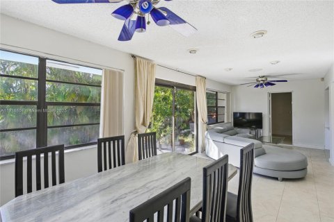 Villa ou maison à vendre à Sunny Isles Beach, Floride: 3 chambres, 162.39 m2 № 1972087 - photo 19