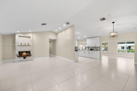 House in Fort Lauderdale, Florida 3 bedrooms, 210.61 sq.m. № 1950370 - photo 6