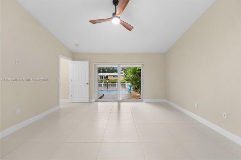 House in Fort Lauderdale, Florida 3 bedrooms, 210.61 sq.m. № 1950370 - photo 24