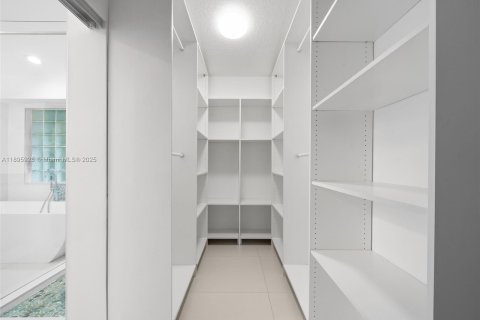 House in Fort Lauderdale, Florida 3 bedrooms, 210.61 sq.m. № 1950370 - photo 28