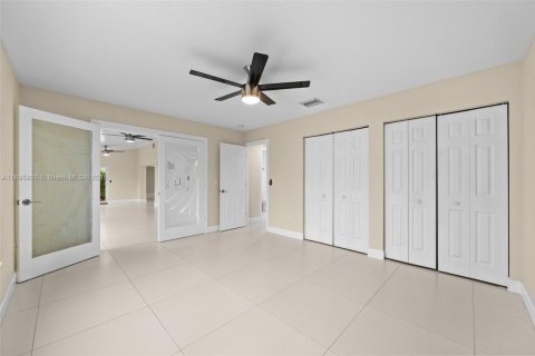 House in Fort Lauderdale, Florida 3 bedrooms, 210.61 sq.m. № 1950370 - photo 17