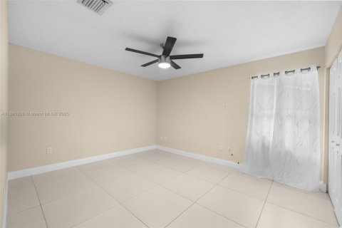 House in Fort Lauderdale, Florida 3 bedrooms, 210.61 sq.m. № 1950370 - photo 21
