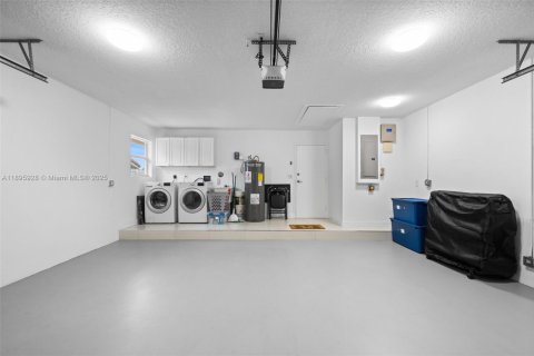 House in Fort Lauderdale, Florida 3 bedrooms, 210.61 sq.m. № 1950370 - photo 30