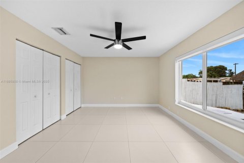 House in Fort Lauderdale, Florida 3 bedrooms, 210.61 sq.m. № 1950370 - photo 19