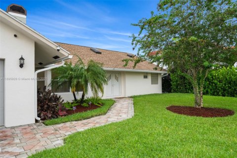 House in Fort Lauderdale, Florida 3 bedrooms, 210.61 sq.m. № 1950370 - photo 3
