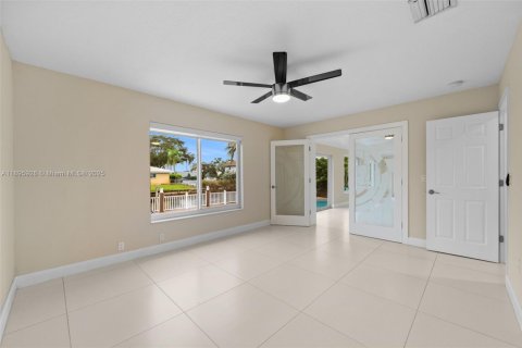 House in Fort Lauderdale, Florida 3 bedrooms, 210.61 sq.m. № 1950370 - photo 18