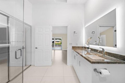 House in Fort Lauderdale, Florida 3 bedrooms, 210.61 sq.m. № 1950370 - photo 27