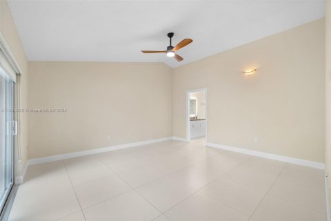 House in Fort Lauderdale, Florida 3 bedrooms, 210.61 sq.m. № 1950370 - photo 23