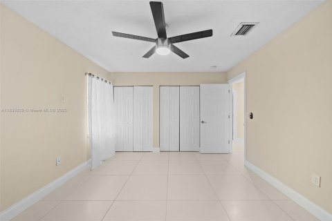 House in Fort Lauderdale, Florida 3 bedrooms, 210.61 sq.m. № 1950370 - photo 22