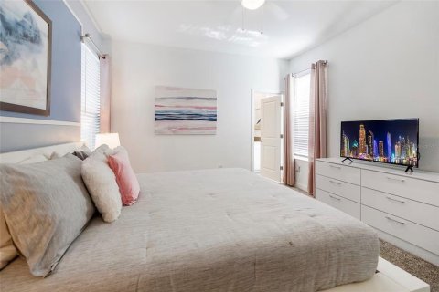 Casa en venta en Kissimmee, Florida, 5 dormitorios, 278.34 m2 № 1908166 - foto 19