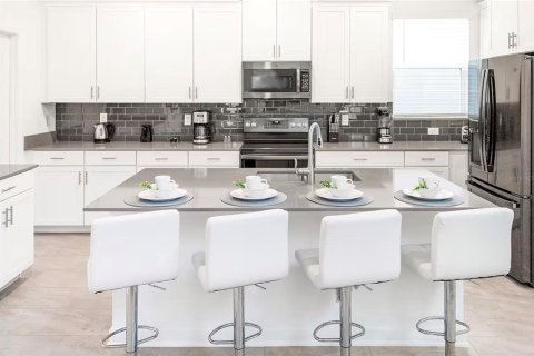Casa en venta en Kissimmee, Florida, 5 dormitorios, 278.34 m2 № 1908166 - foto 10