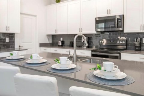 Casa en venta en Kissimmee, Florida, 5 dormitorios, 278.34 m2 № 1908166 - foto 9