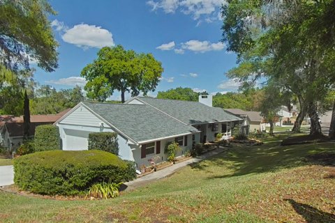 House in Eustis, Florida 3 bedrooms, 163.42 sq.m. № 2129903 - photo 2