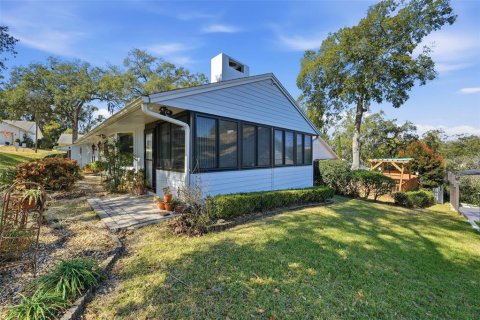 House in Eustis, Florida 3 bedrooms, 163.42 sq.m. № 2129903 - photo 5