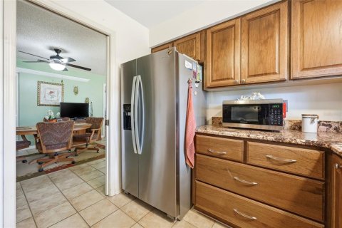 House in Eustis, Florida 3 bedrooms, 163.42 sq.m. № 2129903 - photo 11