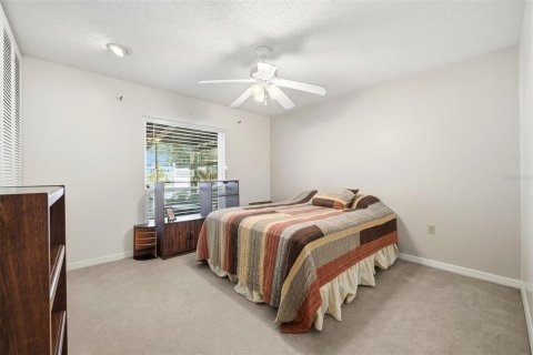 House in Eustis, Florida 3 bedrooms, 163.42 sq.m. № 2129903 - photo 14