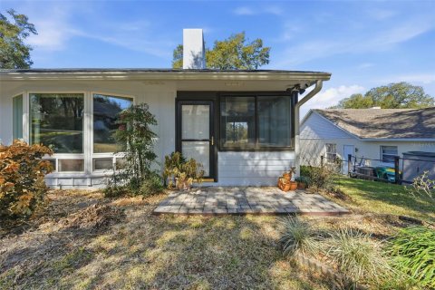 House in Eustis, Florida 3 bedrooms, 163.42 sq.m. № 2129903 - photo 4