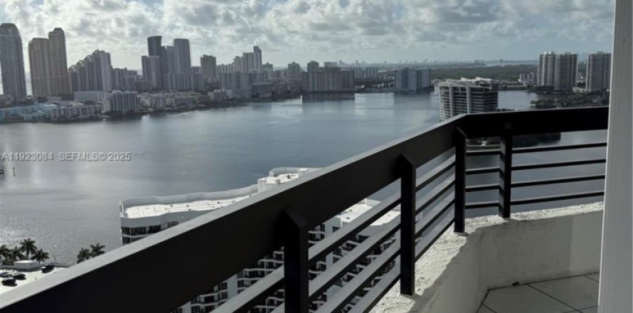 Condo à Aventura, Floride, 2 chambres  № 1983816