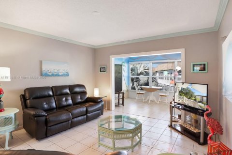 Condo in Lauderdale Lakes, Florida, 2 bedrooms  № 2082681 - photo 5