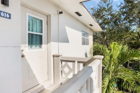 Condo in Lauderdale Lakes, Florida, 2 bedrooms  № 2082681 - photo 22