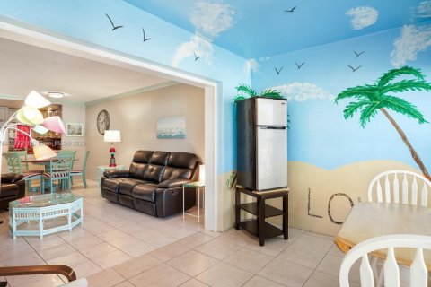 Condo in Lauderdale Lakes, Florida, 2 bedrooms  № 2082681 - photo 20