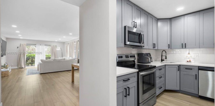 Кондоминиум с 2 спальнями в Лодерхилл, Флорида № 2006907