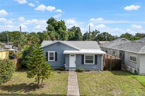 House in Saint Petersburg, Florida 2 bedrooms, 113.34 sq.m. № 2285225