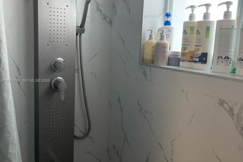 Casa en alquiler en Miami, Florida, 3 dormitorios, 85.47 m2 № 2011553 - foto 7