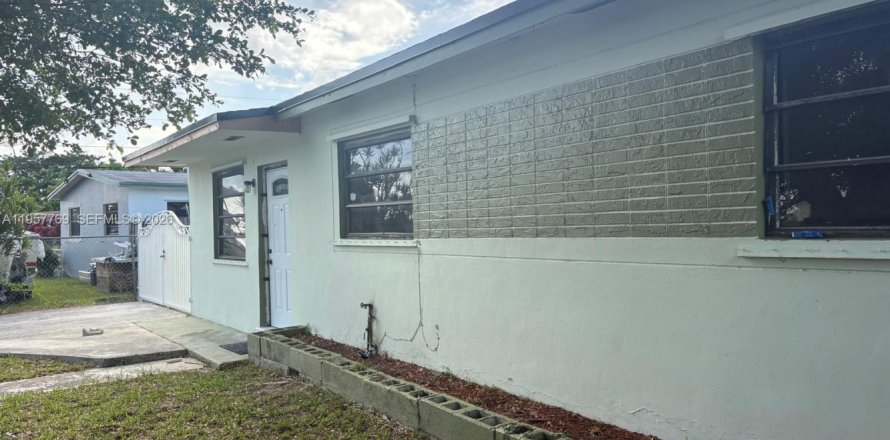 Casa en Miami, Florida 3 dormitorios, 85.47 m2 № 2011553