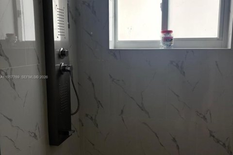 Casa en alquiler en Miami, Florida, 3 dormitorios, 85.47 m2 № 2011553 - foto 5