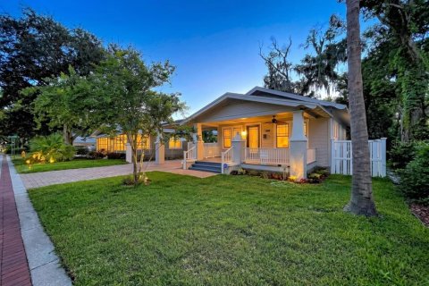 House in Lakeland, Florida 3 bedrooms, 107.77 sq.m. № 2201124