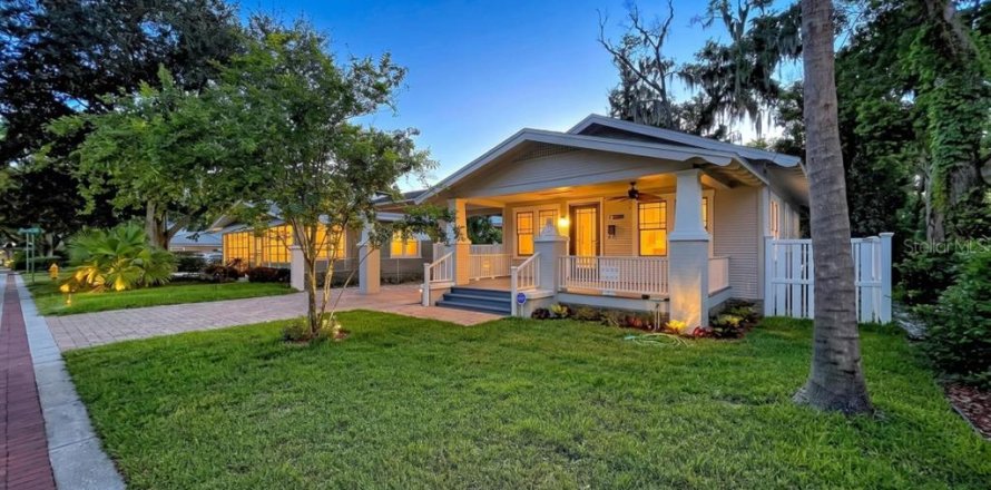 House in Lakeland, Florida 3 bedrooms, 107.77 sq.m. № 2201124