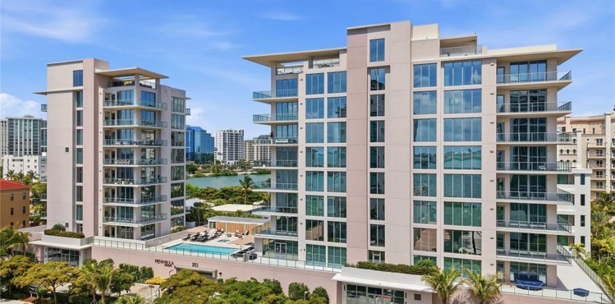 Condo à Sarasota, Floride, 3 chambres  № 2121169