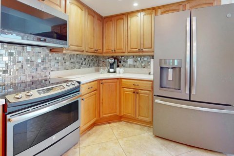 Townhouse in Haines City, Florida 3 bedrooms, 171.31 sq.m. № 1876045 - photo 12