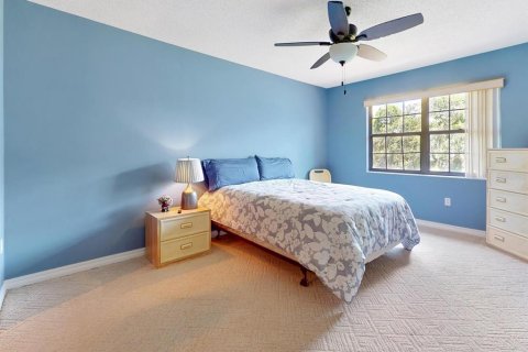 Townhouse in Haines City, Florida 3 bedrooms, 171.31 sq.m. № 1876045 - photo 23