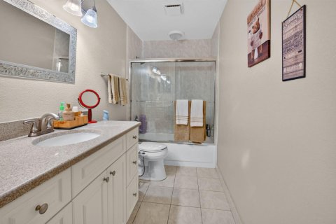 Villa ou maison à vendre à Delray Beach, Floride: 2 chambres, 141.86 m2 № 2414651 - photo 25