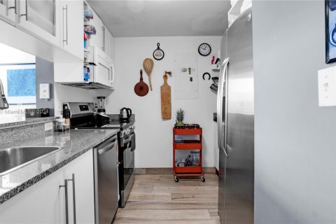 Condominio en venta en Miami, Florida, 2 dormitorios, 98.2 m2 № 1938382 - foto 10