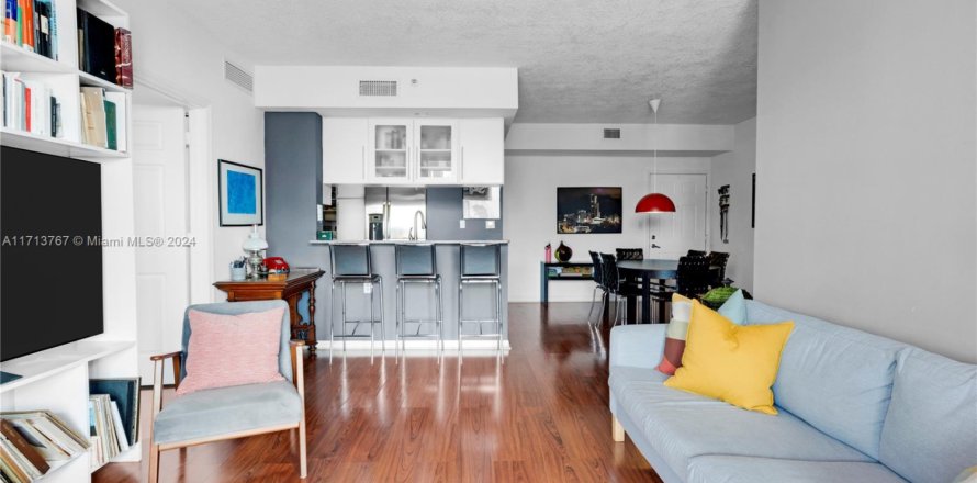 Condominio en Miami, Florida, 2 dormitorios  № 1938382