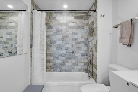 Condominio en venta en Miami, Florida, 2 dormitorios, 98.2 m2 № 1938382 - foto 28