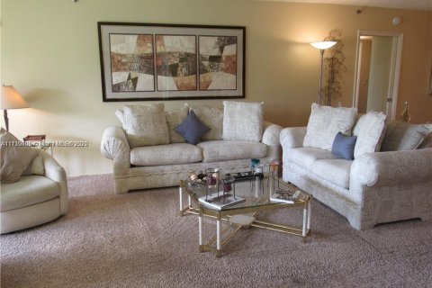 Condo in Pompano Beach, Florida, 3 bedrooms  № 1462905 - photo 11