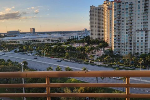 Кондоминиум с 2 спальнями в Авентура, Флорида № 2013152