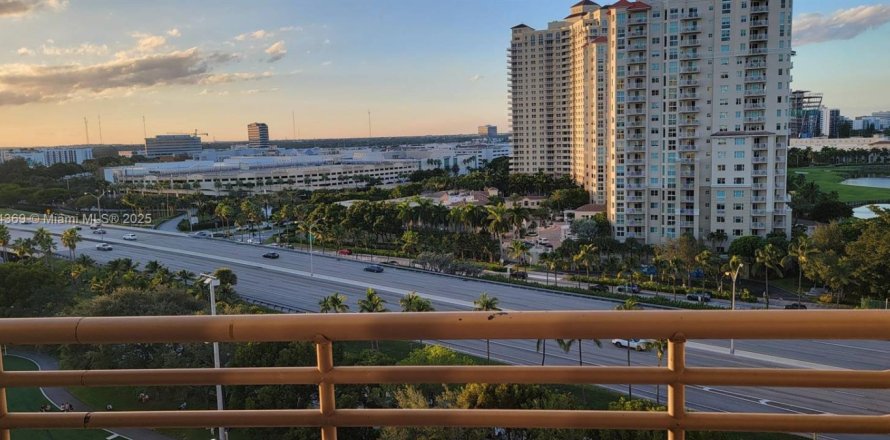 Кондоминиум с 2 спальнями в Авентура, Флорида № 2013152