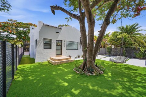 House in Miami, Florida 5 bedrooms, 173.73 sq.m. № 2247669 - photo 13
